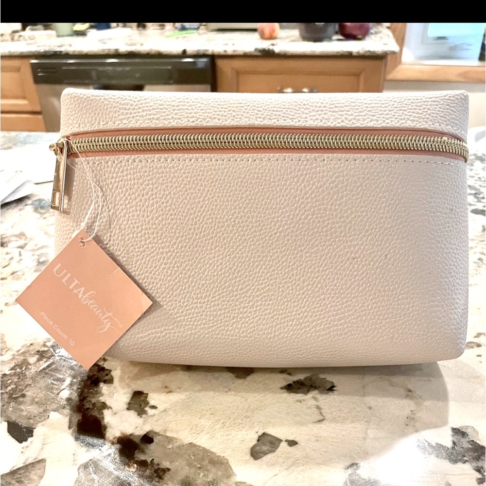 White faux leather make up bad with gold zipper by Ulta, brand new